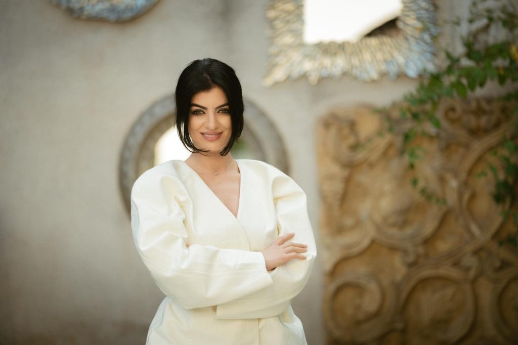Carmen Macovei, fondator Pro-HR.ro, excelează în headhunting pentru poziții de top management