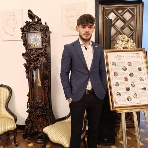 Prezentările devin spectacol digital cu totemurile 4K EkoGroup – recomandarea lui Vlad Augustin pentru impact garantat
